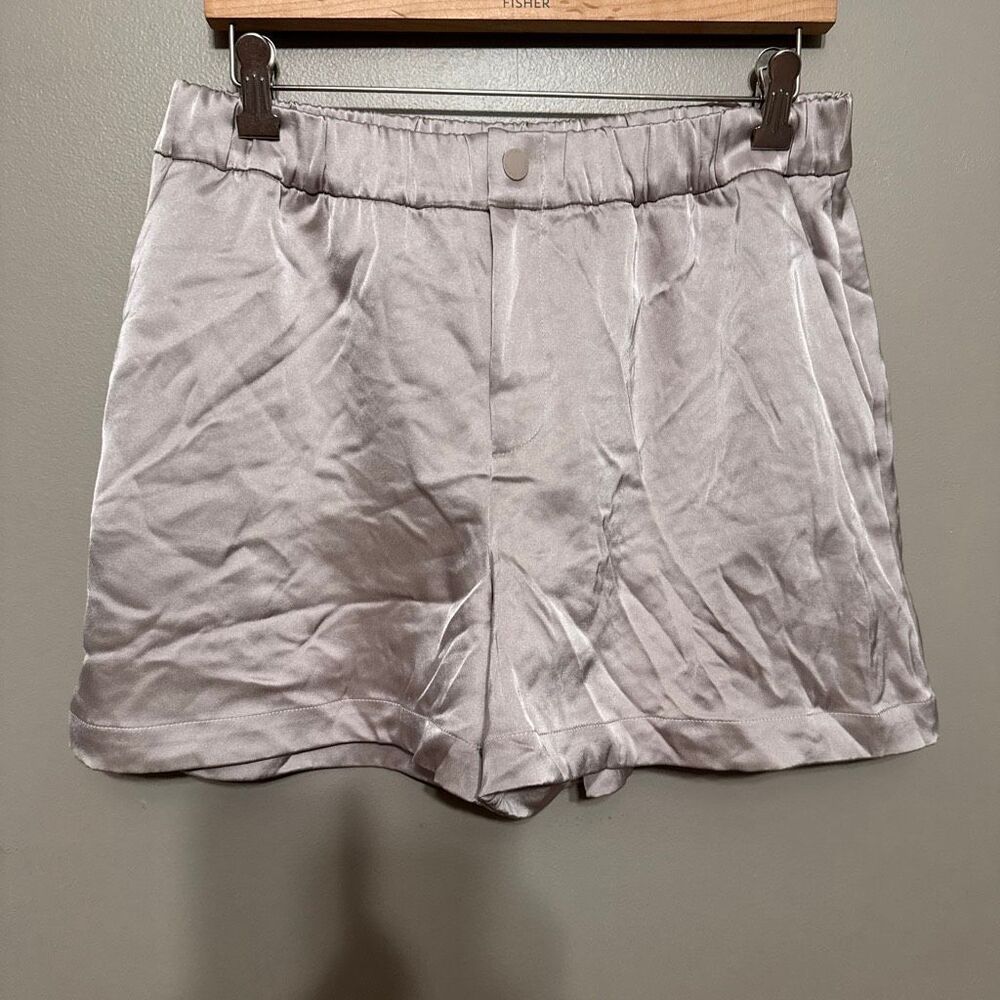 Varley Sarka High-Rise Short 4" - Silver Cloud - Size Medium